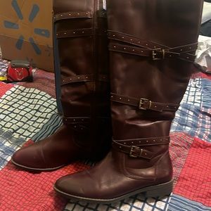 🎉SALE🎉$15 or 3 for $30🎉 ❤️🤎Super cute Women’s Burgundy boots❤️🤎